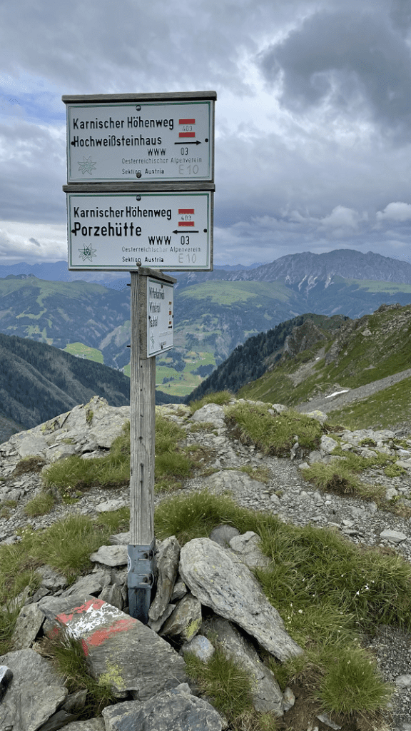 De Karnische Höhenweg wordt goed en duidelijk aangegeven