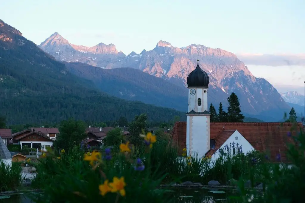 Wallgau, gelegen in het noorden van de Alpenwelt Karwendel, vormt de uitgangsbasis van vele fietsroutes.