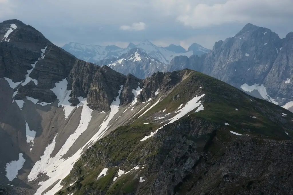 Uitzicht vanaf de Schöttelkarspitze op het Karwendelgebergte en de Soierngroep