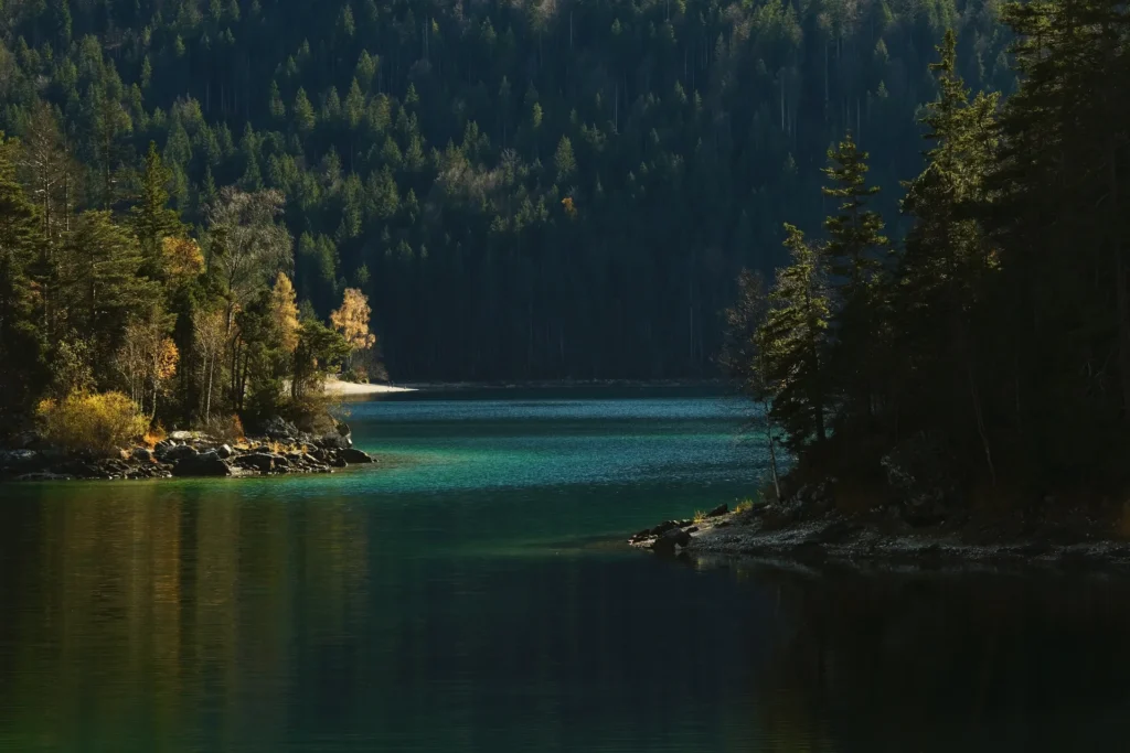 De Eibsee, één van de mooiste bergmeren van Duitsland en Beieren