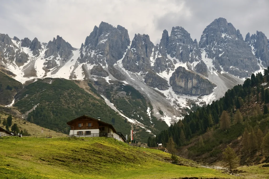 De Kemater-Alm is een van de vele berghutten rondom Innsbruck